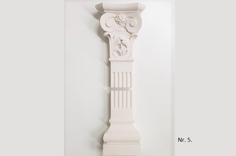 Schouwpilaster met vierkante zuil. Nr. 5.